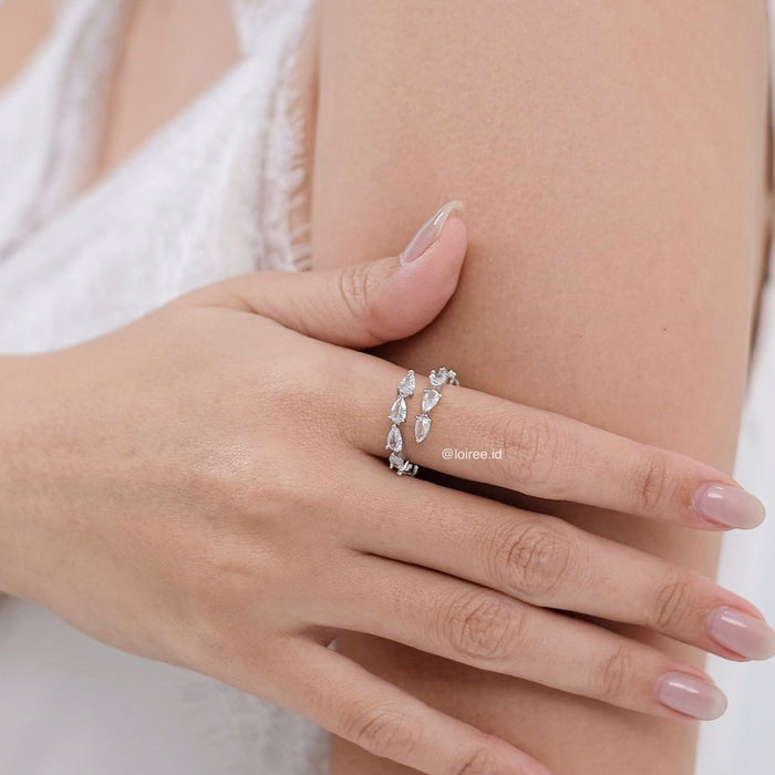 LOIREE - ROWEN Zirconia Marquise Adjustable Ring