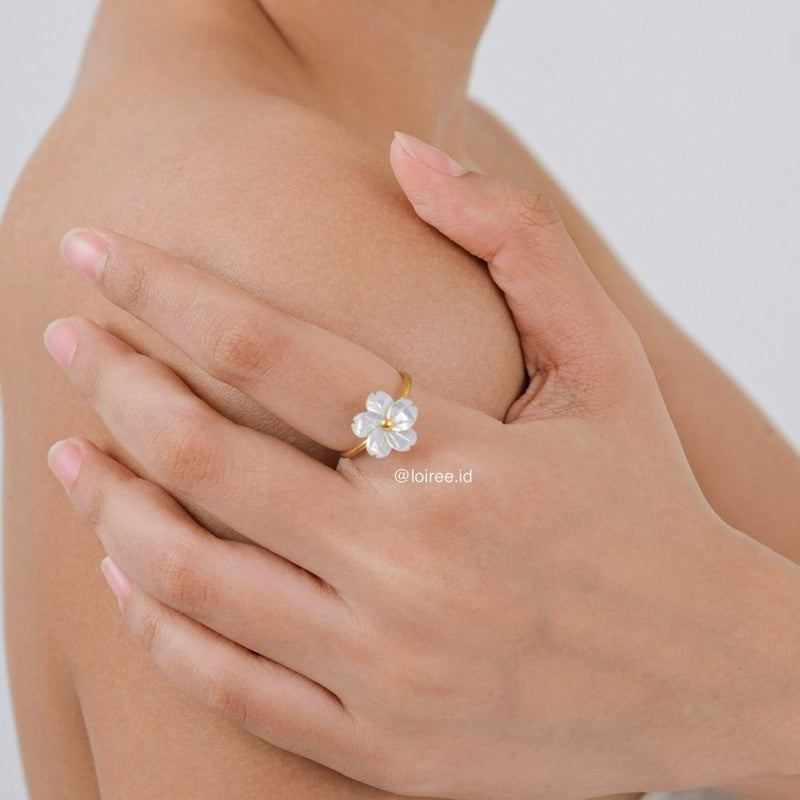 FIOR Flower Ring - Gold Plated