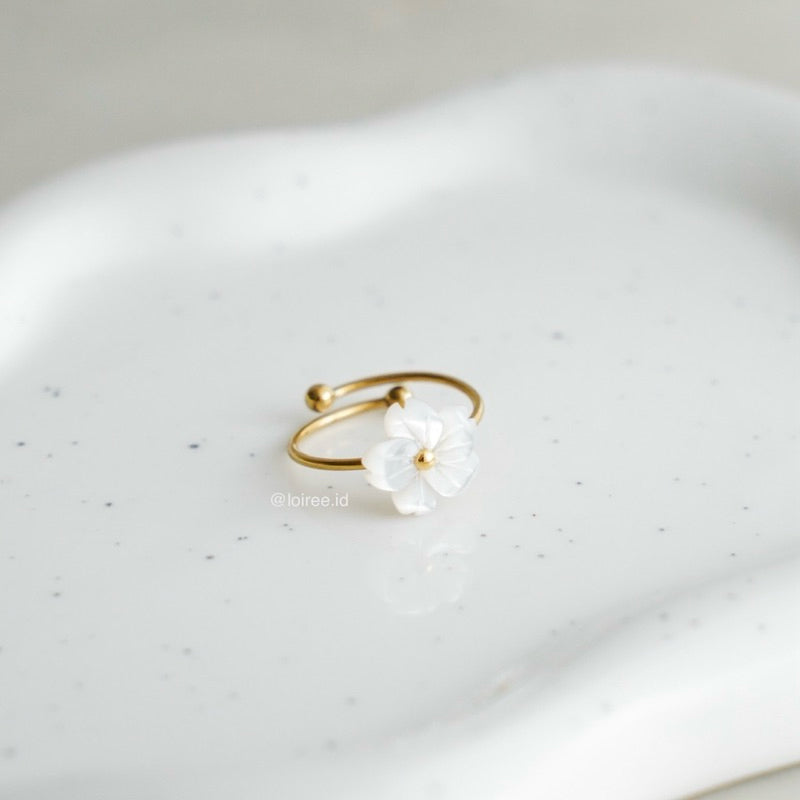 FIOR Flower Ring - Gold Plated