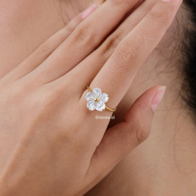 FIOR Flower Ring - Gold Plated