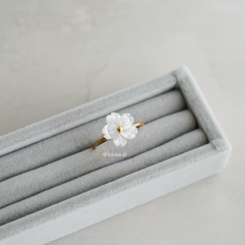 FIOR Flower Ring - Gold Plated