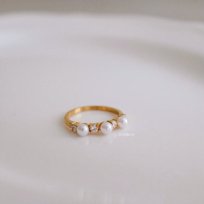 LOIREE - ARCA Zirconia Pearl Ring - Gold Plated Stainless Steel