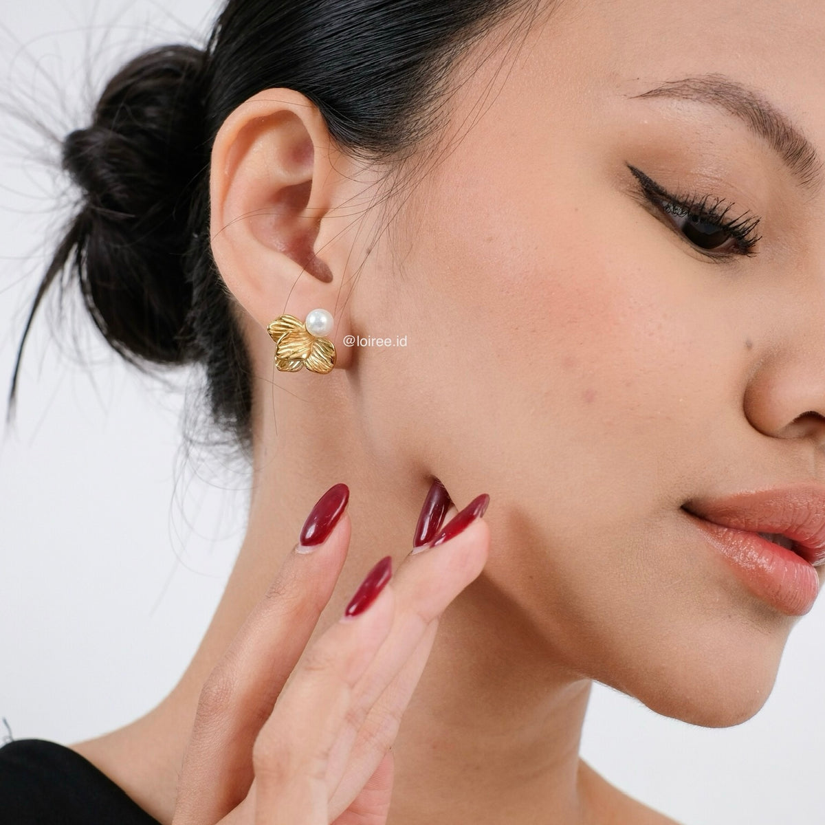 PEARSON Flower Pearl Earrings - Gold Plated