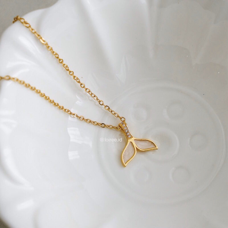 WHALE TAIL Pendant Chain Necklace - Gold Plated