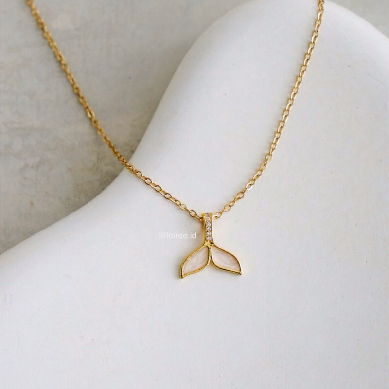WHALE TAIL Pendant Chain Necklace - Gold Plated
