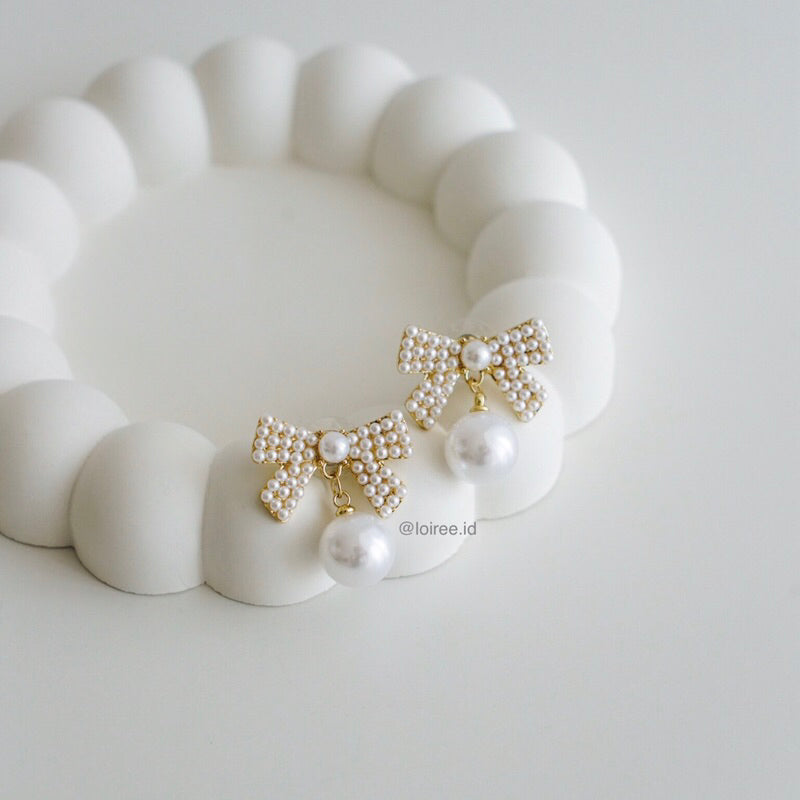 MONNIE Pearl Ribbon Bow Earrings