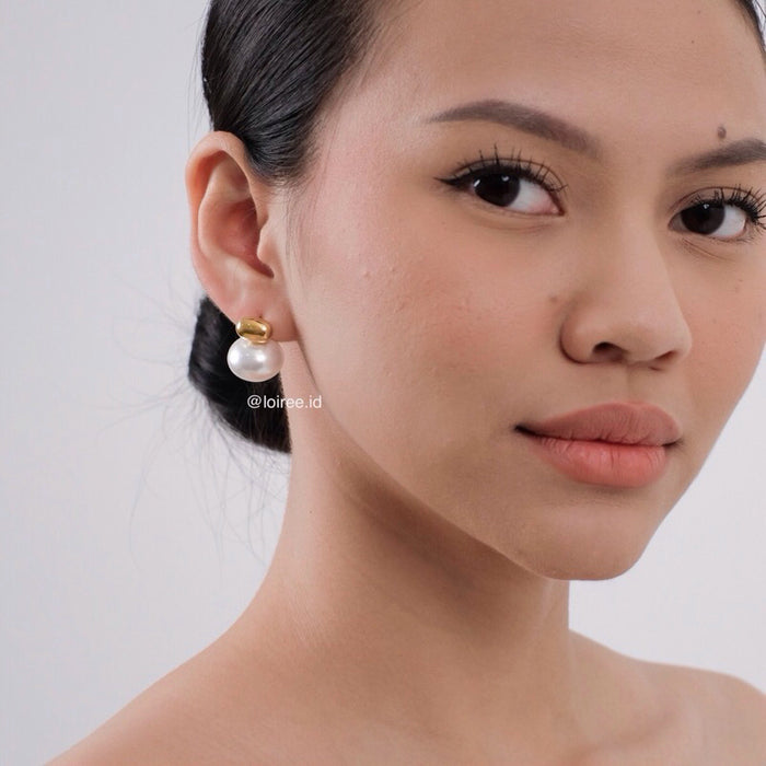 MERYL Pearl Stud Earrings - Gold Plated