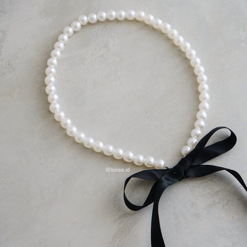 Isadora Coquette Bow Pearl Necklace
