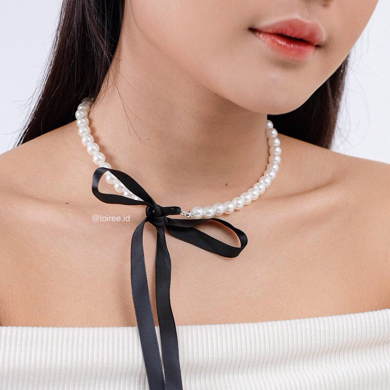 Isadora Coquette Bow Pearl Necklace