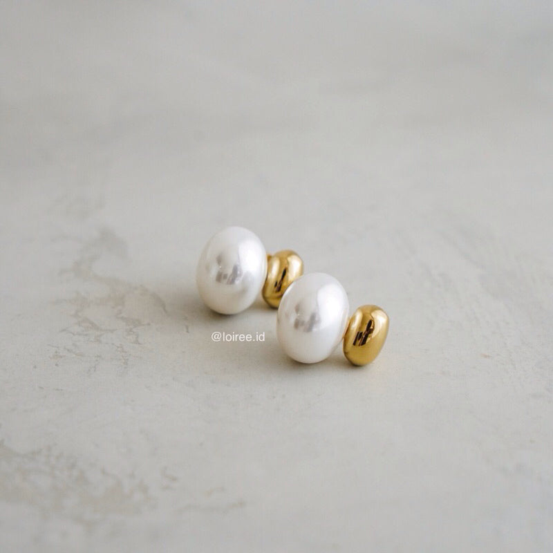 MERYL Pearl Stud Earrings - Gold Plated