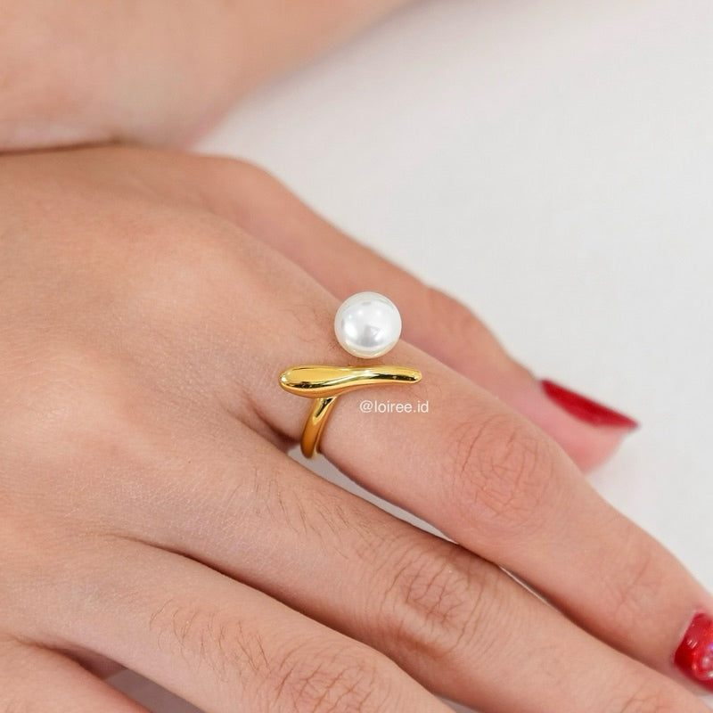 EZRA Adjustable Pearl Ring - Gold Plated