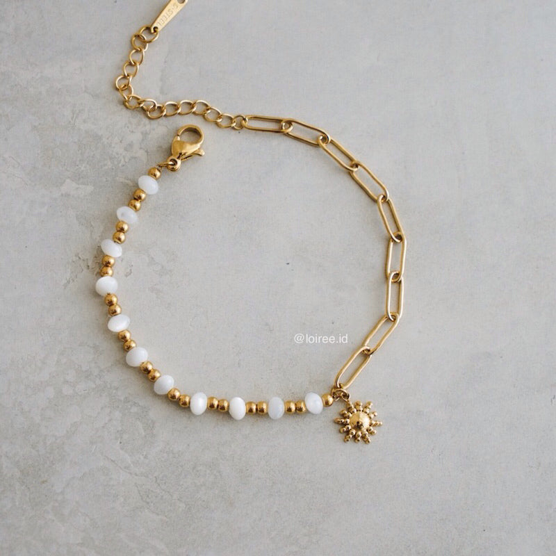 SUNNY Charm Pearl Bracelet - Gold Plated