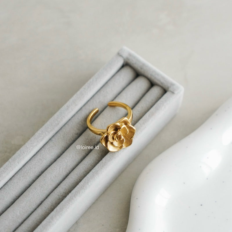 LANA Flower Ring - Gold Plated