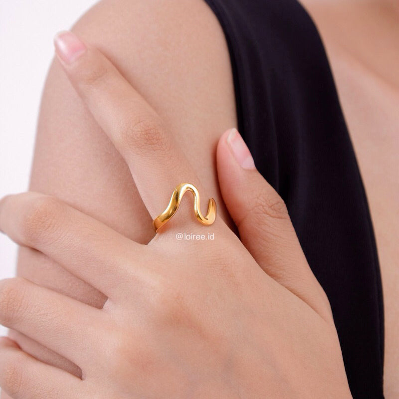 CALEB Irregular Curve Ring - Gold Plated