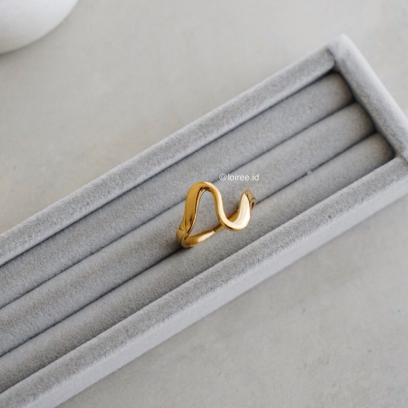 CALEB Irregular Curve Ring - Gold Plated