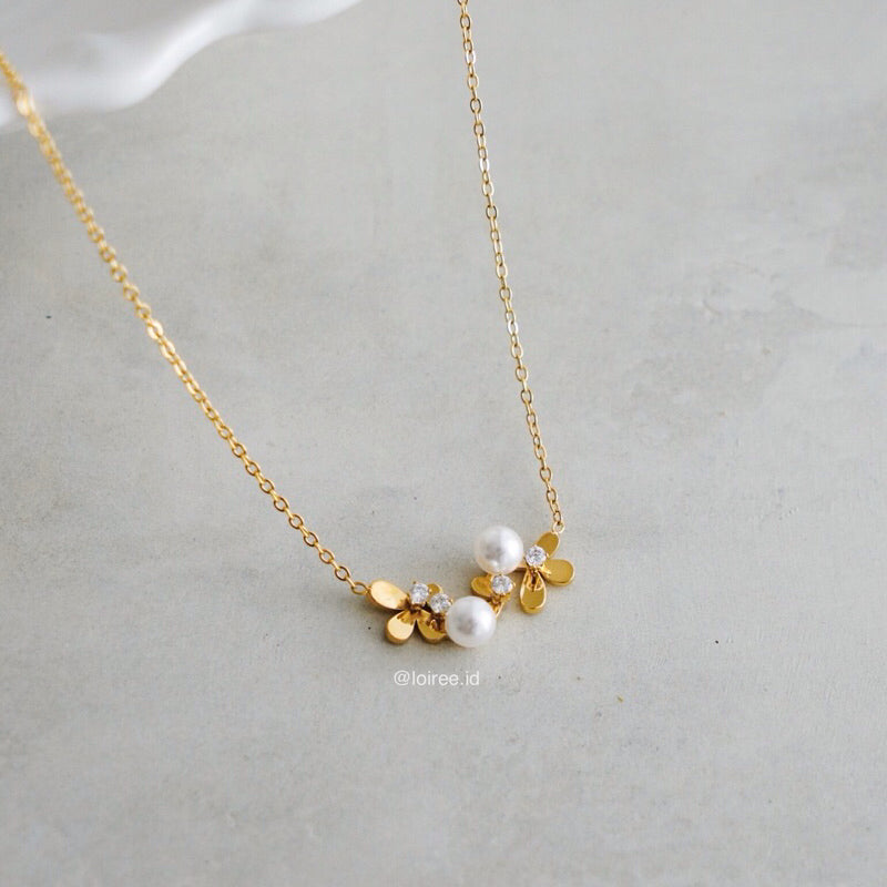 YUJI Flower Necklace - Gold Plated