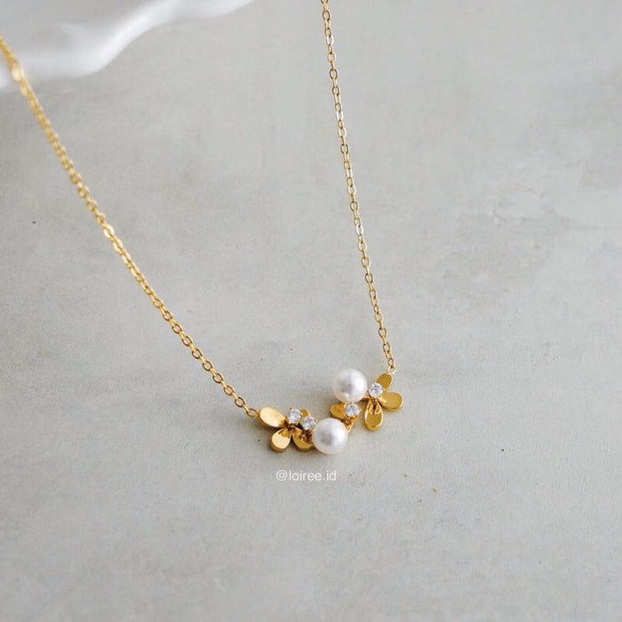 YUJI Flower Necklace - Gold Plated