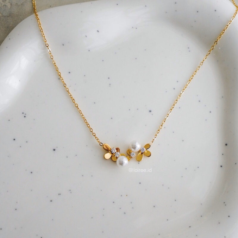 YUJI Flower Necklace - Gold Plated