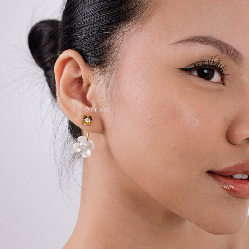 FLEUR Flower Earrings - Gold Plated