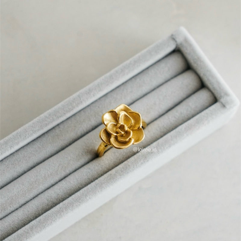 LANA Flower Ring - Gold Plated