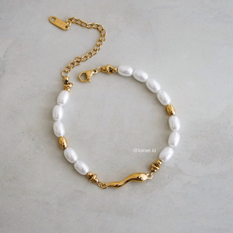 LAYLA Irregular Pearl Bracelet - Gold Plated