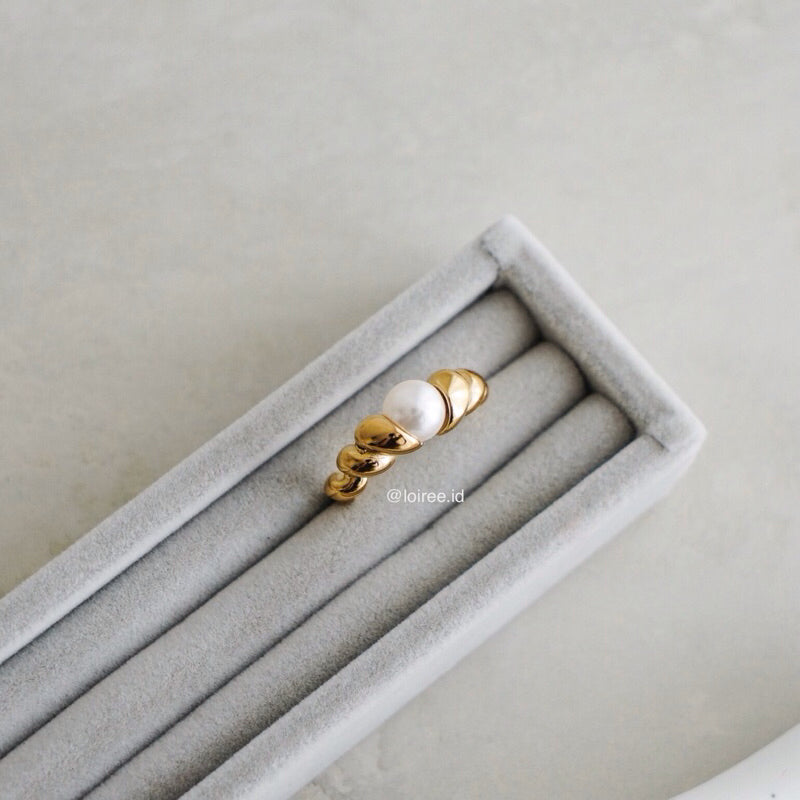 LUCY Pearl Ring - Gold Plated