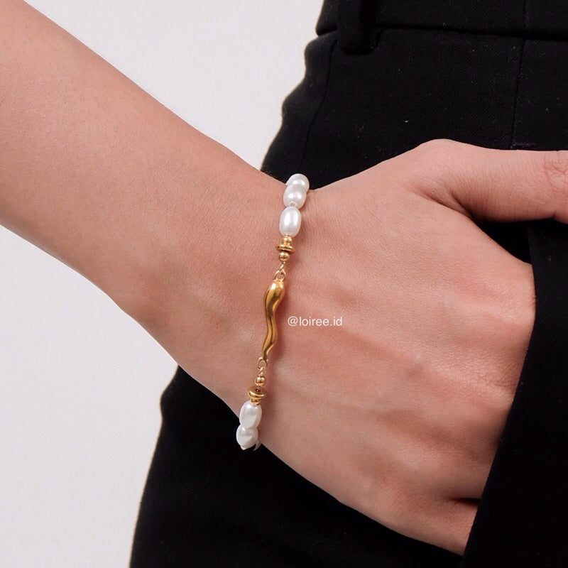 LAYLA Irregular Pearl Bracelet - Gold Plated