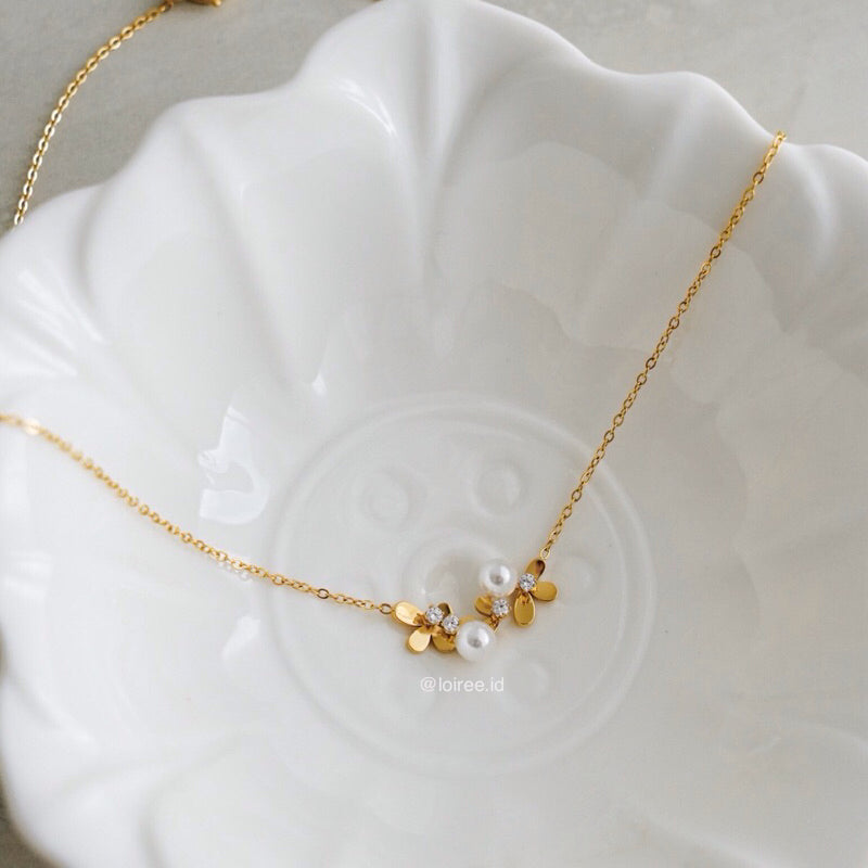 YUJI Flower Necklace - Gold Plated