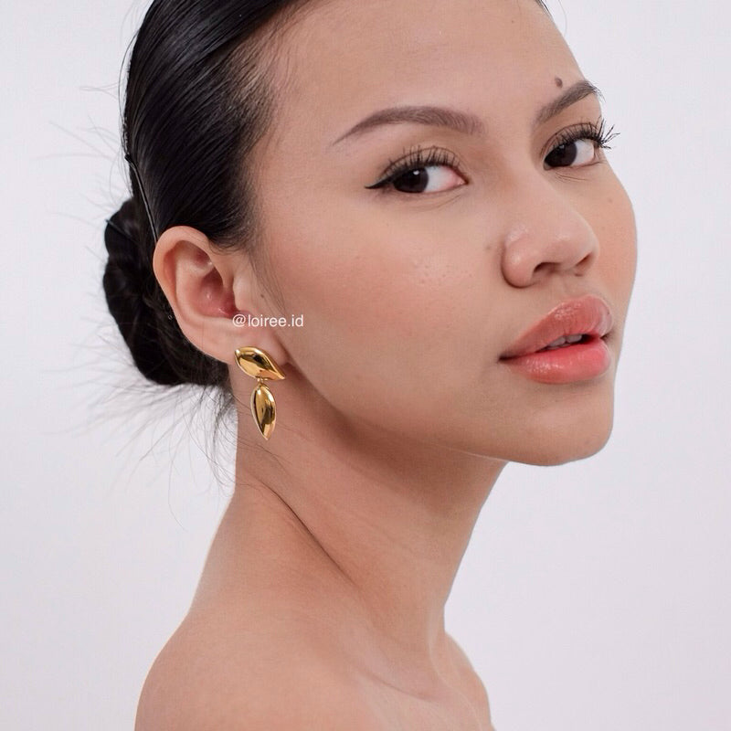 SONYA Leaf Dangle Earrings - Gold Plated