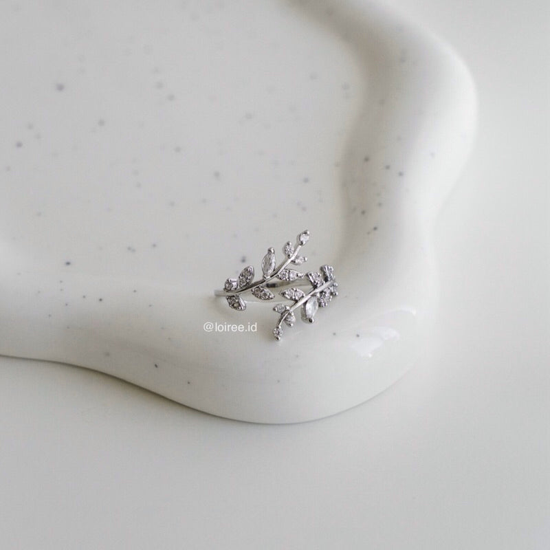 VERA Leaf Zirconia Adjustable Ring
