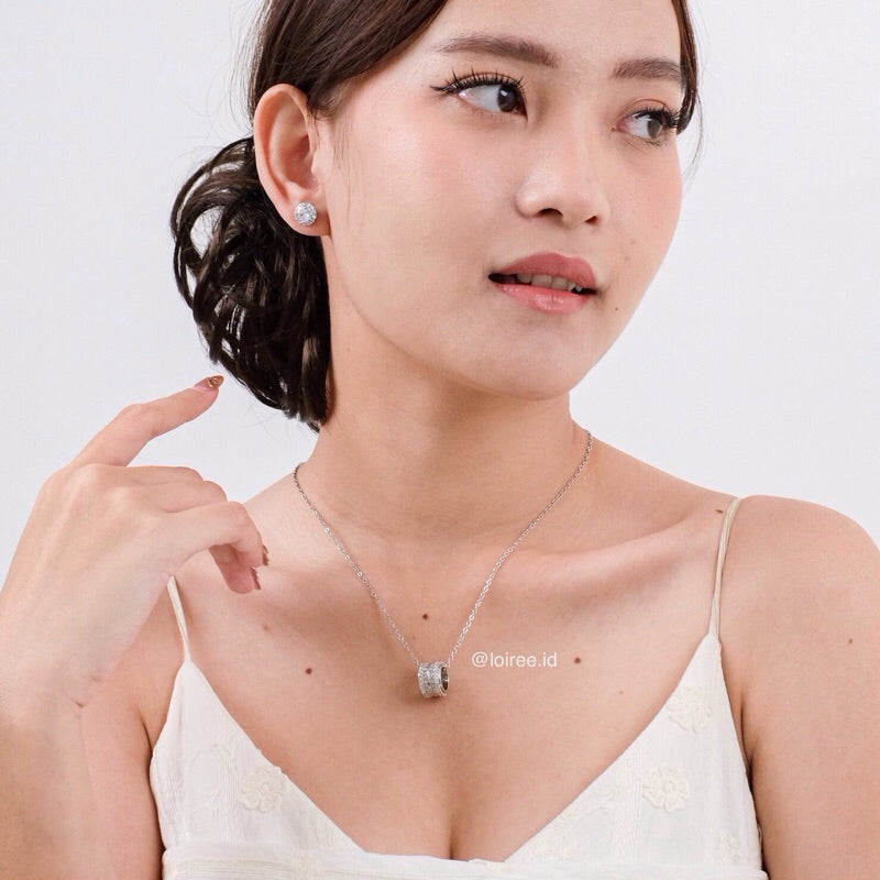 FRASER Circle Pendant Chain Necklace