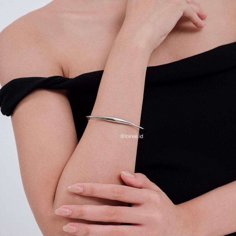 BLANC Adjustable Bangle Bracelet - Gold Plated