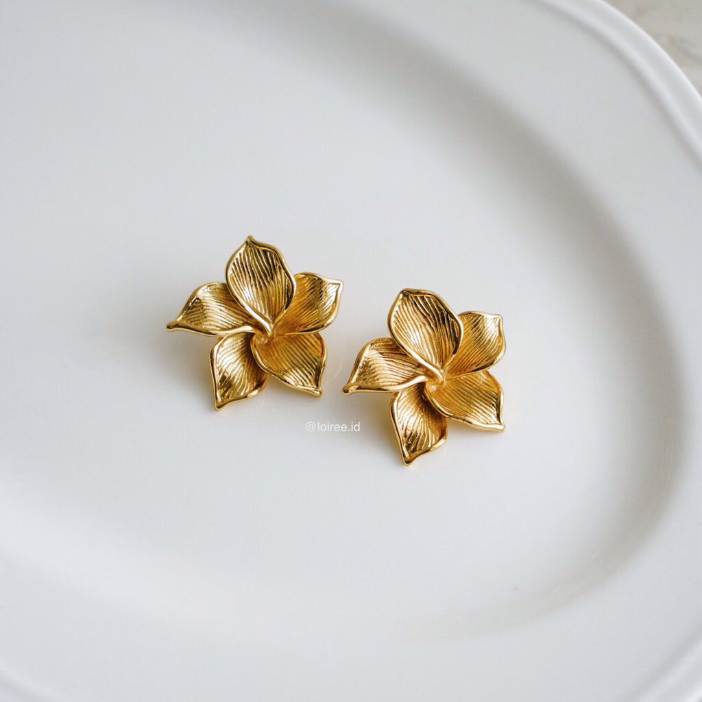 MAGNOLIA Flower Earrings - Gold Plated