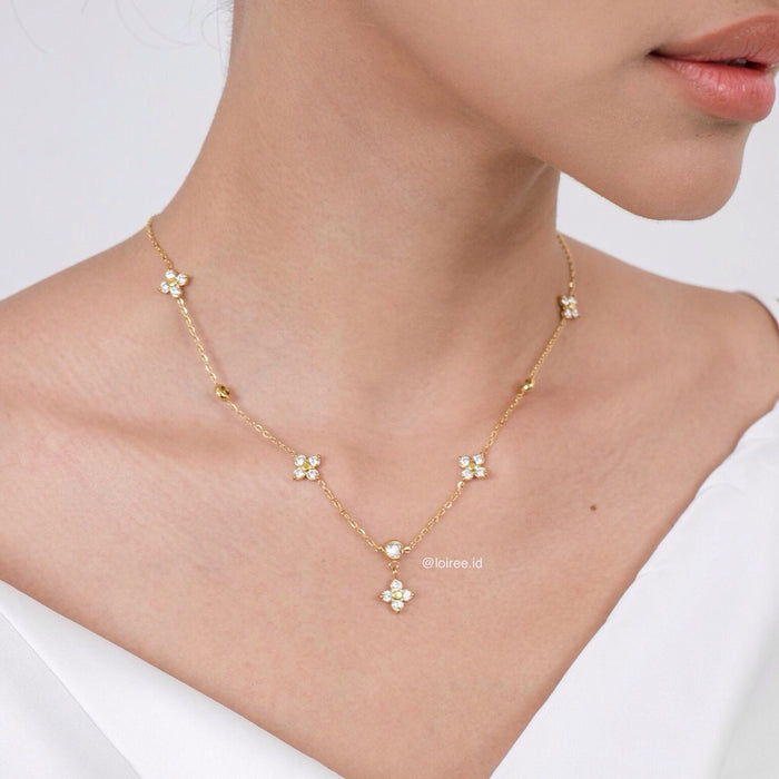 LOIREE - FALINE Flower Pendant Necklace - Gold Plated Anti Karat Anti Alergi
