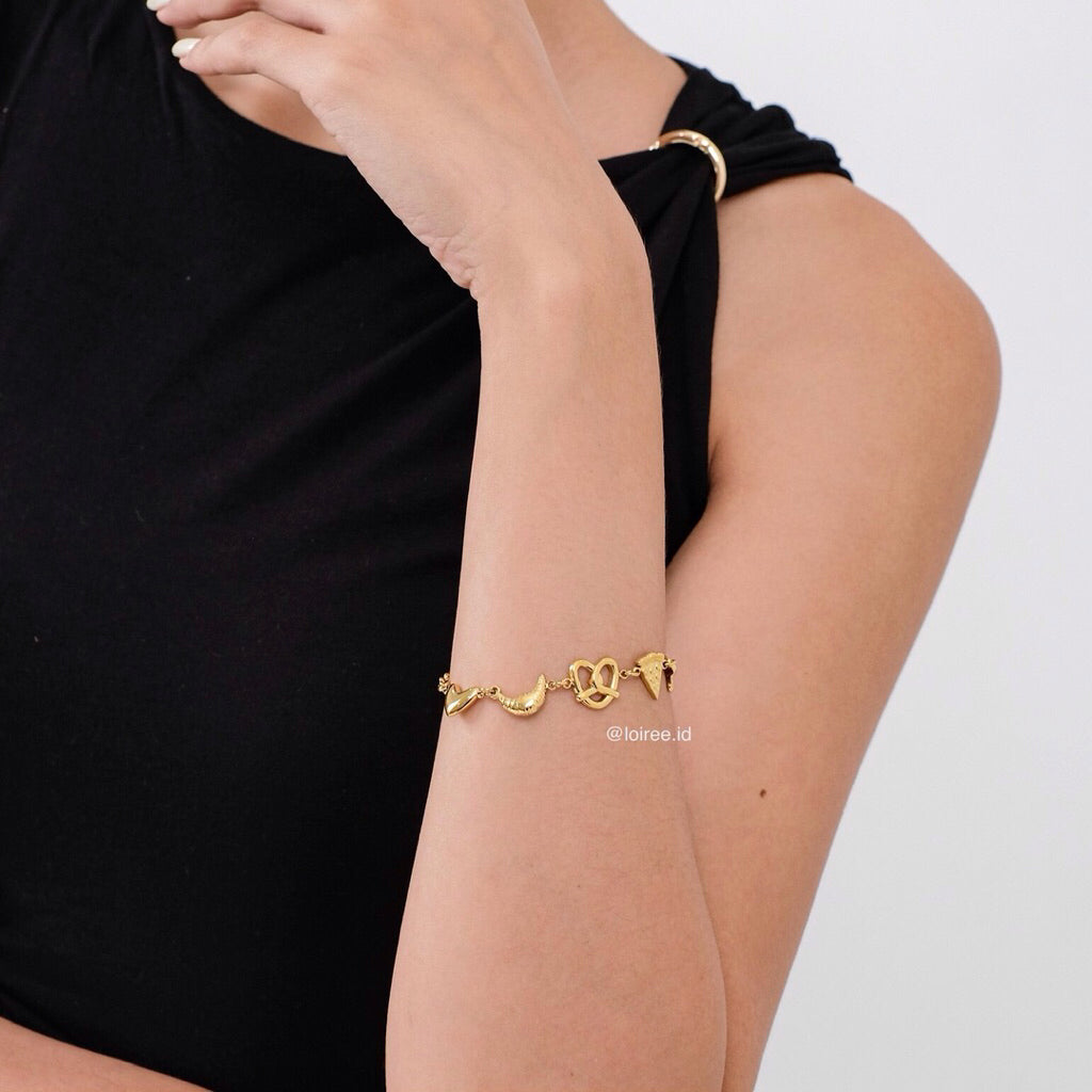 BREAD PENDANT Pastry Bow Chain Bracelet - Gold Plated