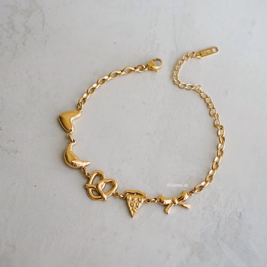 BREAD PENDANT Pastry Bow Chain Bracelet - Gold Plated