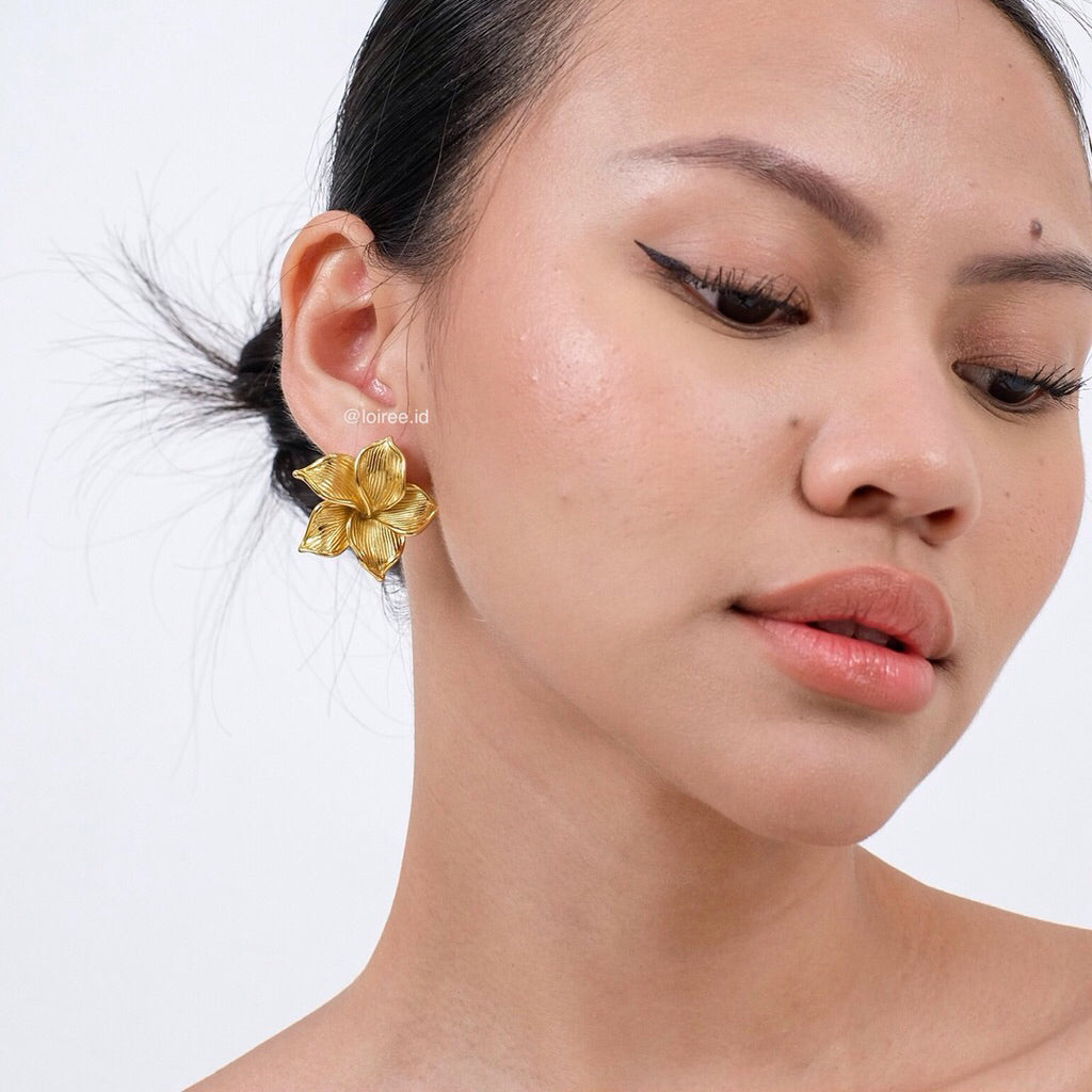 MAGNOLIA Flower Earrings - Gold Plated