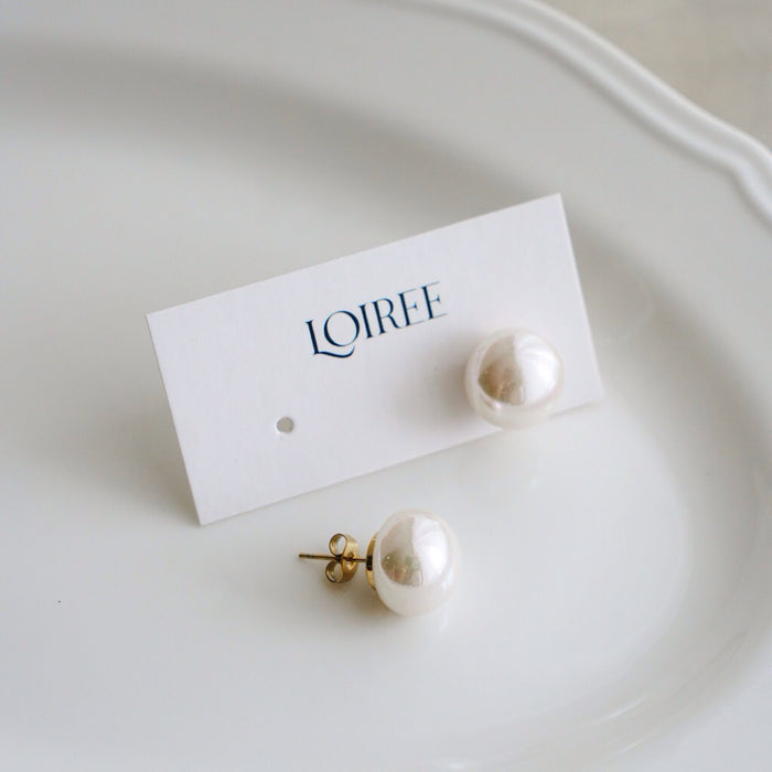 LEILA Flat Pearl Earrings - 18K Gold Plated Stainless Steel