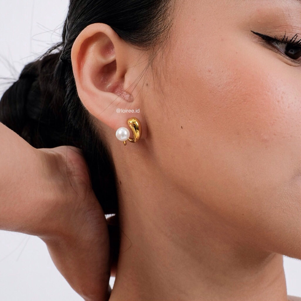 DEAN Pearl Stud Earrings - 18K Gold Plated Stainless Steel