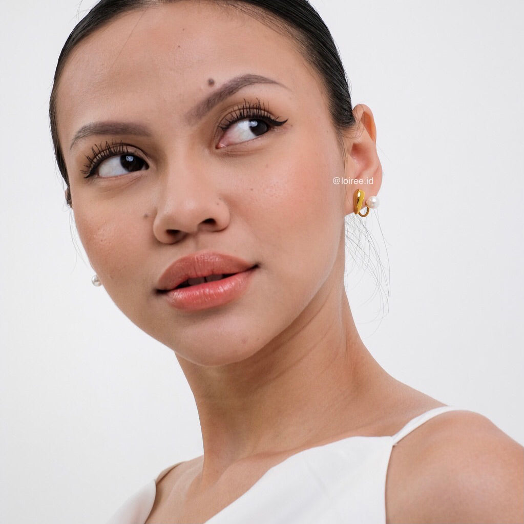 DEAN Pearl Stud Earrings - 18K Gold Plated Stainless Steel