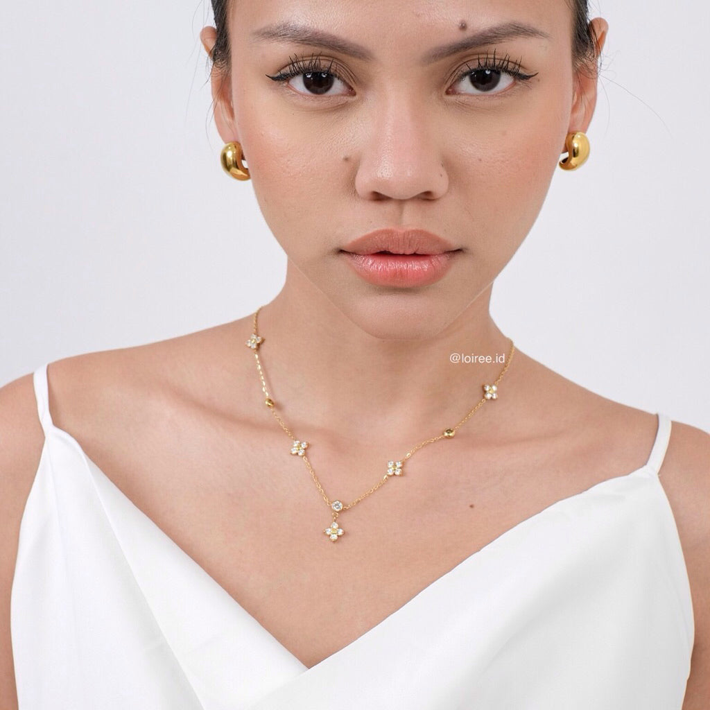 LOIREE - FALINE Flower Pendant Necklace - Gold Plated Anti Karat Anti Alergi