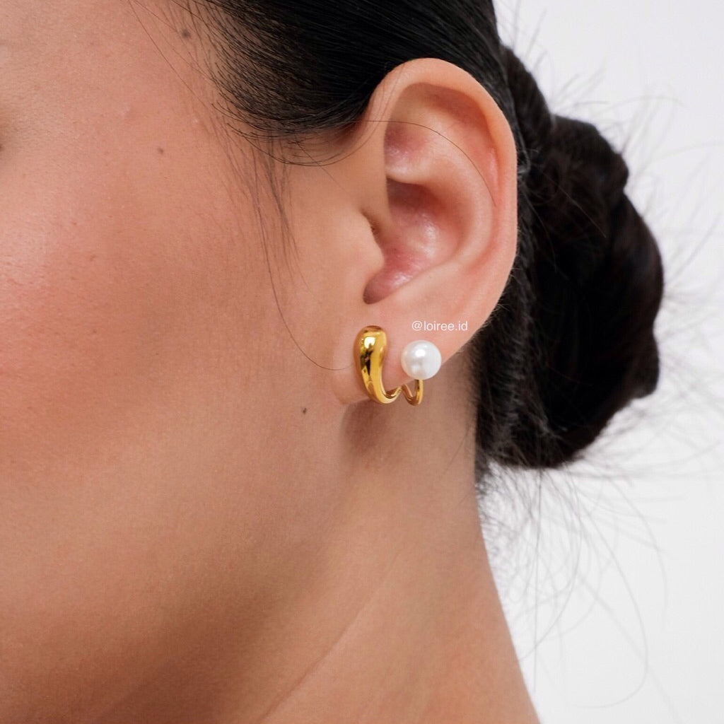 DEAN Pearl Stud Earrings - 18K Gold Plated Stainless Steel