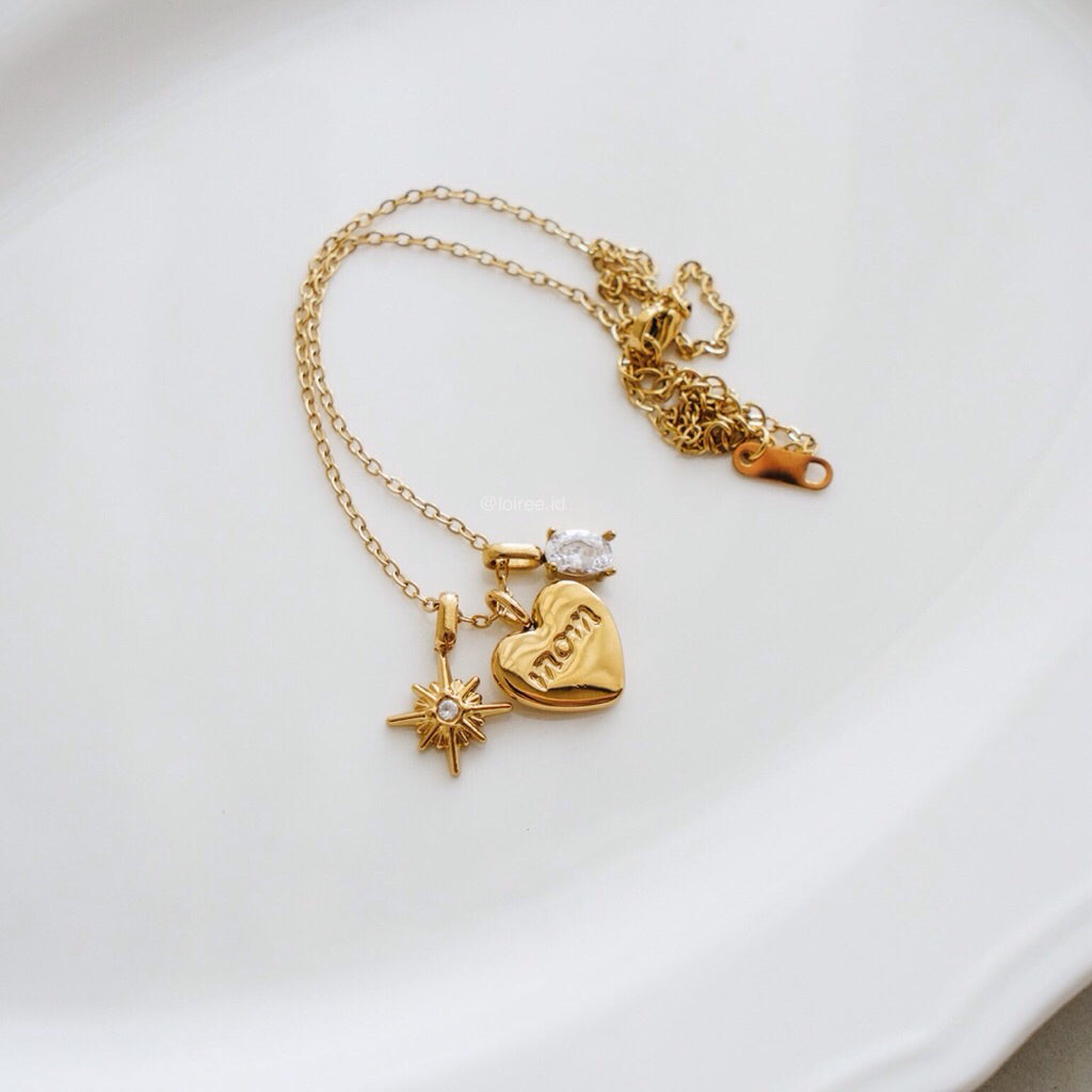 LOVE MOM Pendant Necklace - Gold Plated
