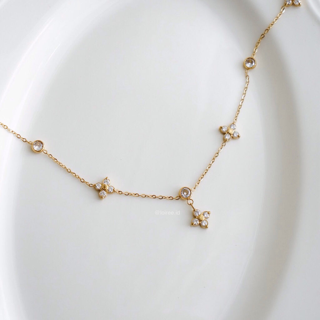 LOIREE - FALINE Flower Pendant Necklace - Gold Plated Anti Karat Anti Alergi