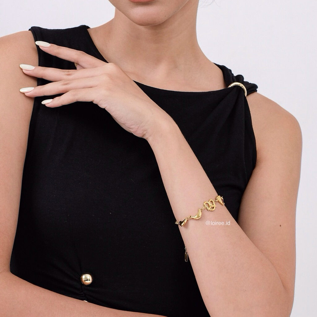 BREAD PENDANT Pastry Bow Chain Bracelet - Gold Plated