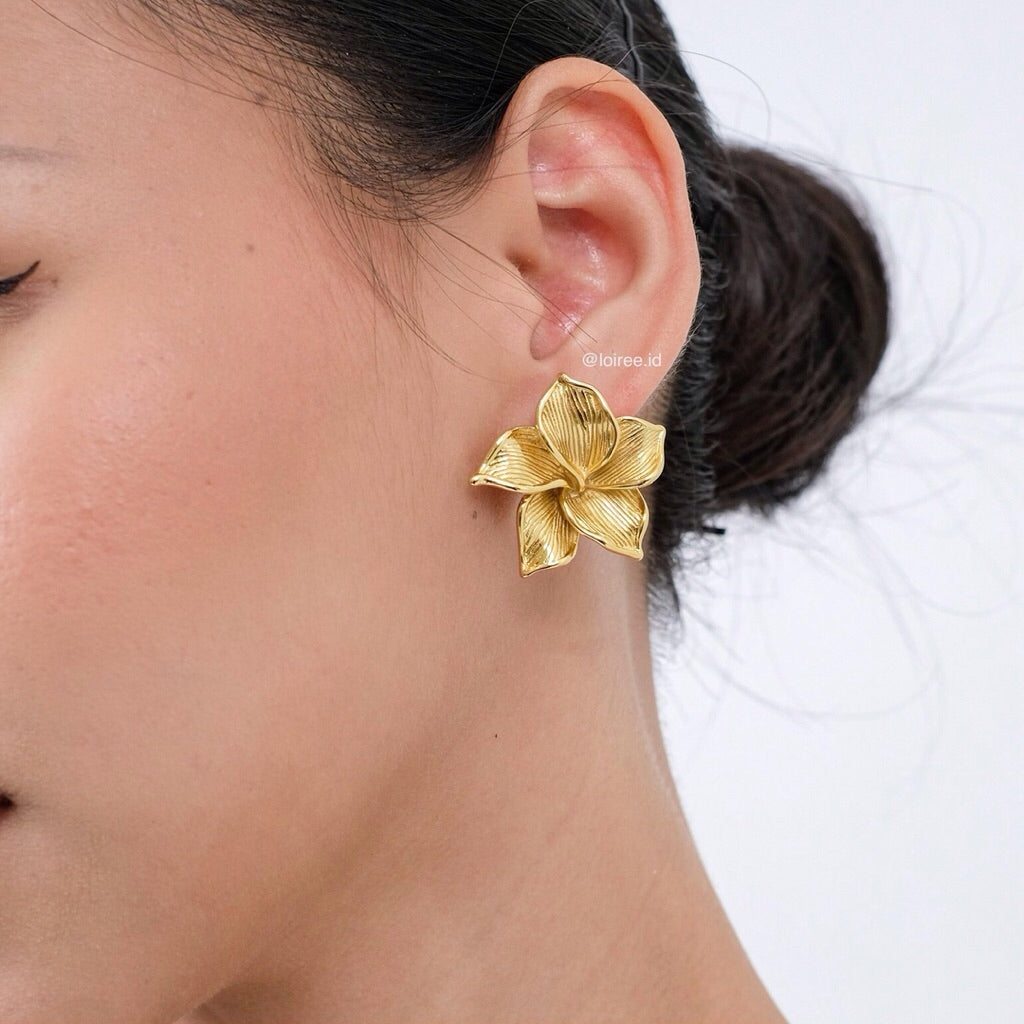 MAGNOLIA Flower Earrings - Gold Plated