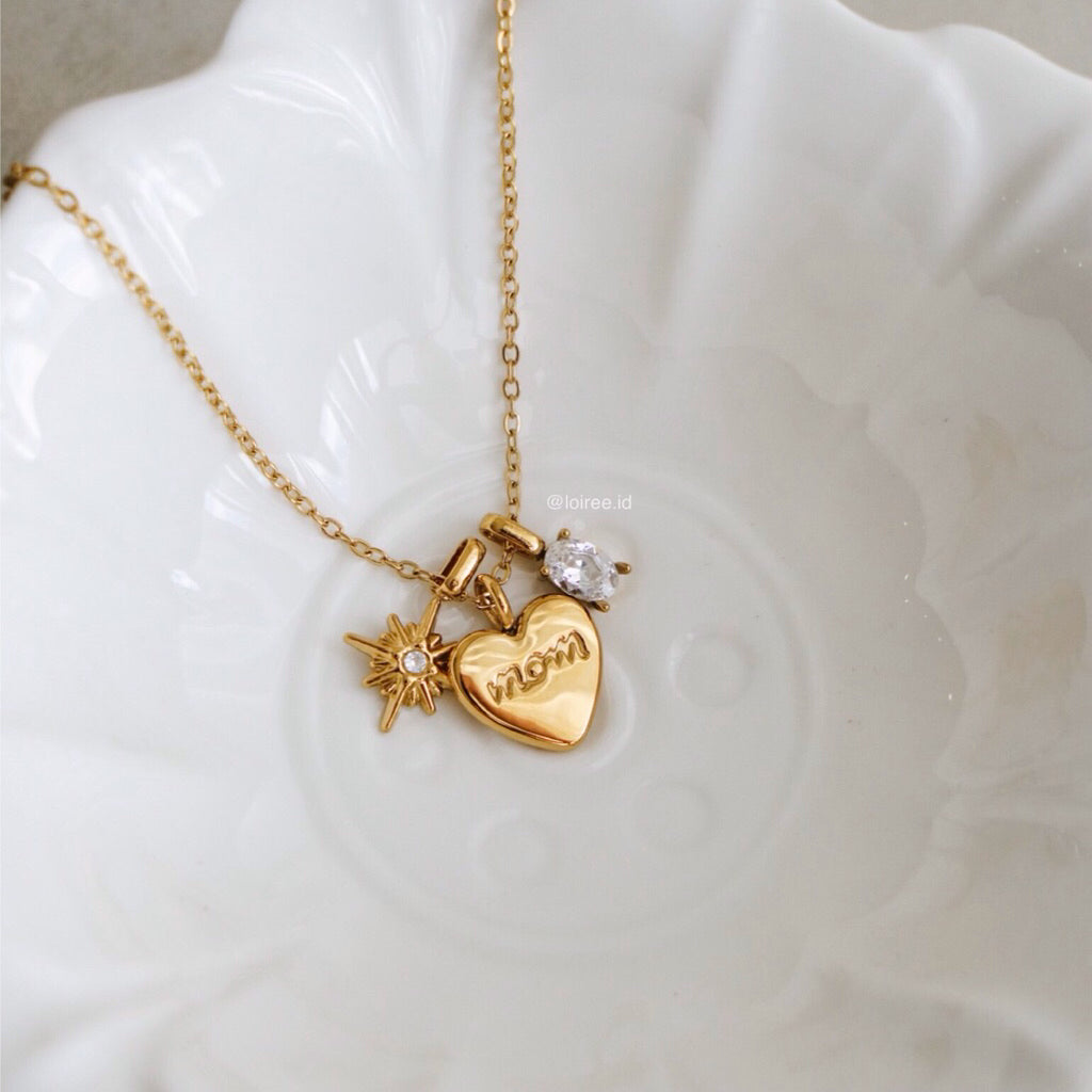 LOVE MOM Pendant Necklace - Gold Plated