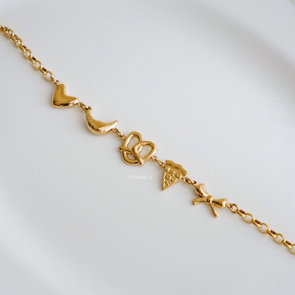 BREAD PENDANT Pastry Bow Chain Bracelet - Gold Plated