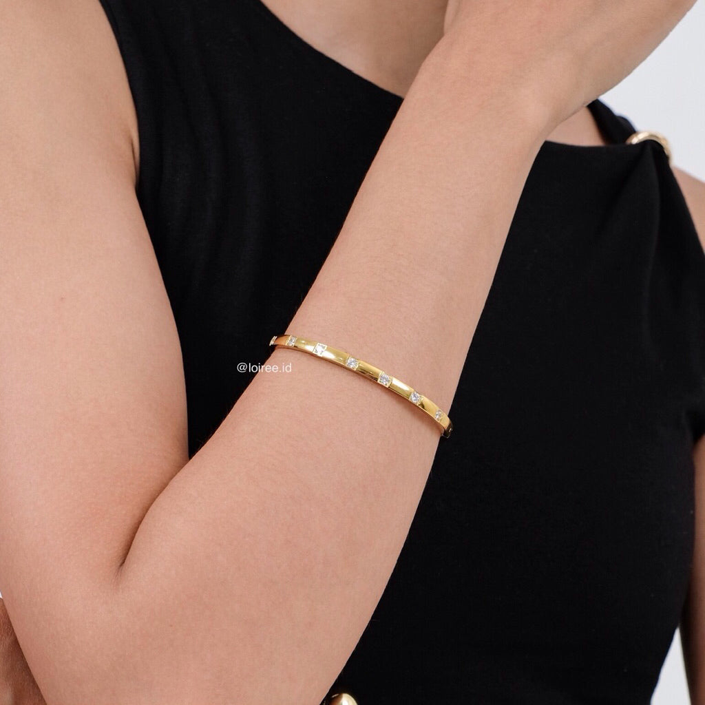 CELESTE Thin Bangle Bracelet - Gold Plated