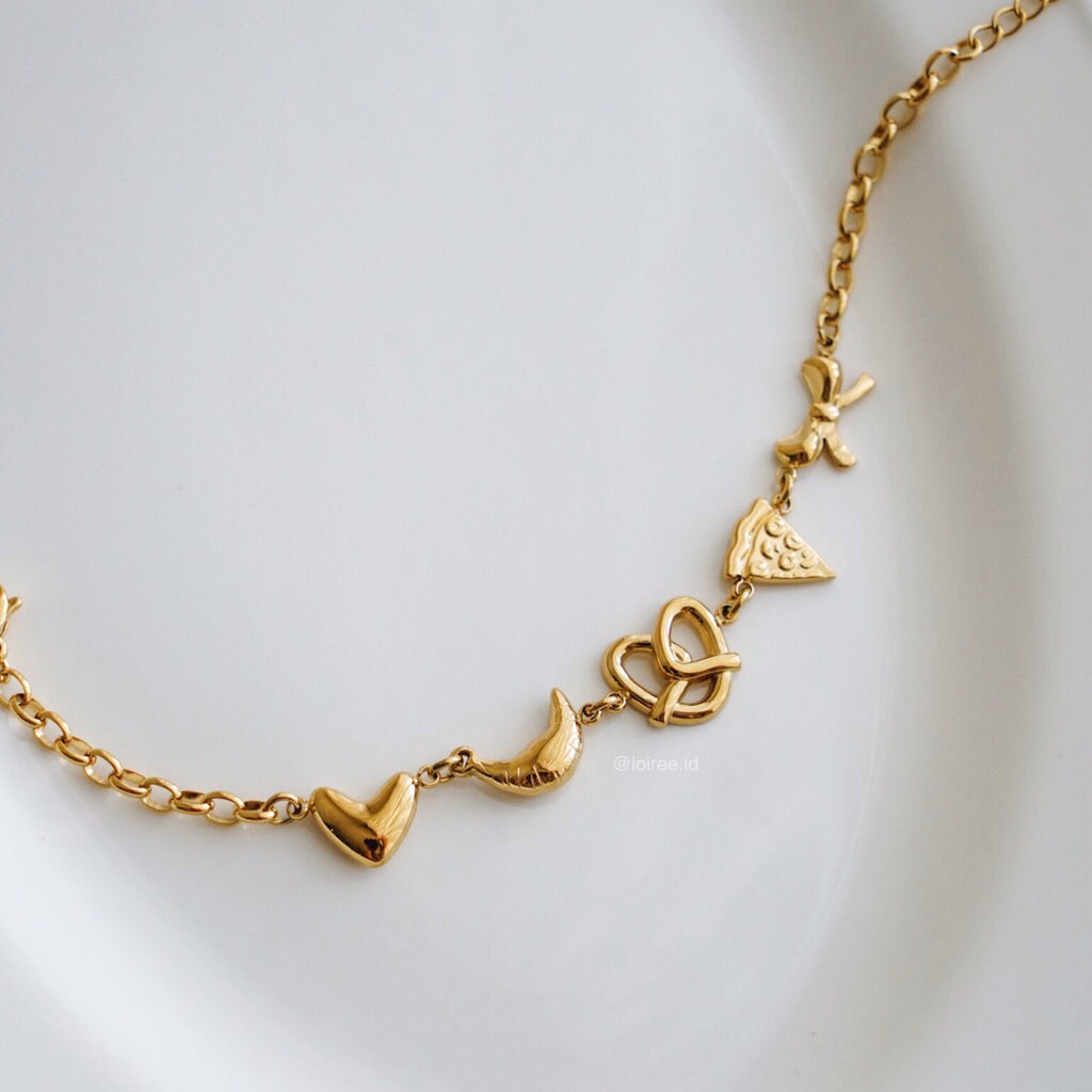 BREAD PENDANT Pastry Bow Chain Bracelet - Gold Plated